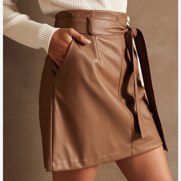 Banana Republic Factory Dresses & Skirts - Banana Republic Factory Vegan Leather Mini Skirt Size 4